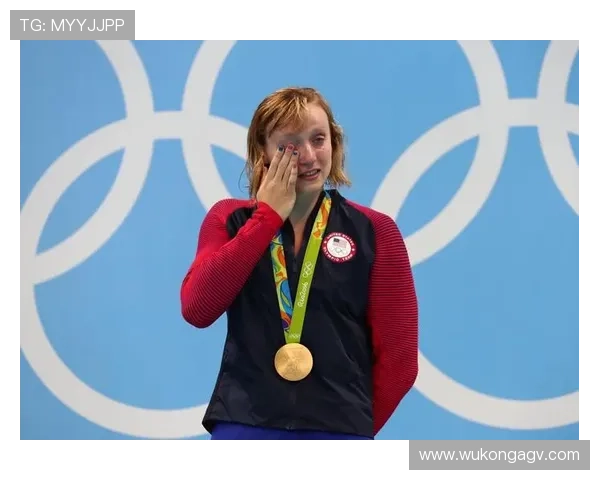 凯蒂·莱德基这生活，训练室像豪宅，外面却像普通邻居家那水壶还没人替换？