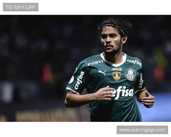 切尔西中场功能重叠致节奏问题，球队攻防转换效率受限