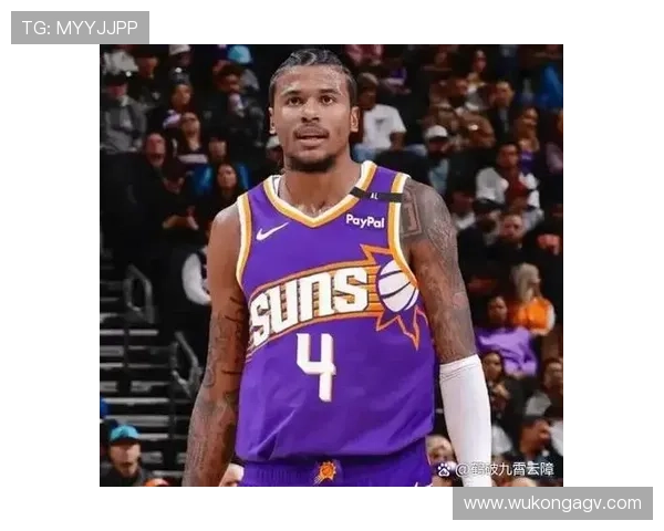 布克突破拉开差距 持续关键时刻得分爆发